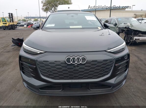 WA124BGF0SA042016 2025 AUDI Q6 E-TRON Gray Widok wnętrza z tyłu