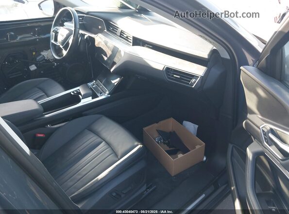 WA14AAGE4RB035237 2024 AUDI Q8 E-TRON Gray Vista interior delantera