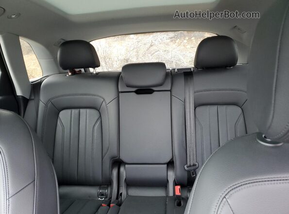 WA1ANAFY8J2204375 2018 AUDI Q5 White Vista de los asientos traseros