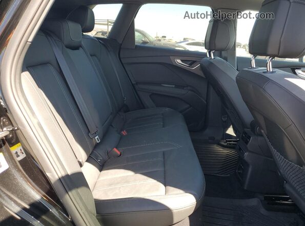 WA1BCBFZ1PP018021 2023 AUDI Q4 Черный Вид задней части салона