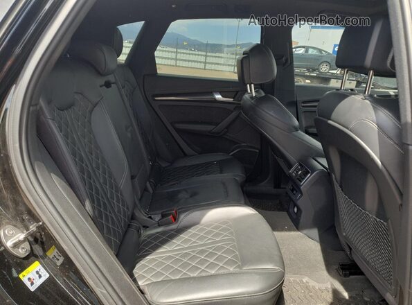 WA1C4AFYXJ2021636 2018 AUDI SQ5 Black Widok komory silnika