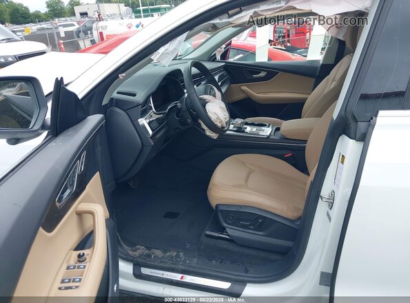 WA1EVBF13PD040170 2023 AUDI Q8 Белый Вид салона спереди