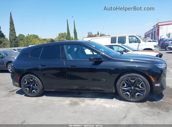 WB523CF01RCR60962 2024 BMW IX Black Vista interior trasera