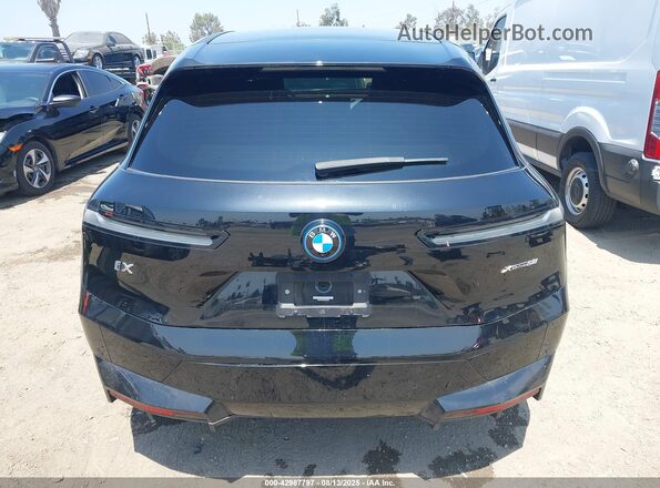 WB523CF02RCN52082 2024 BMW IX Black 