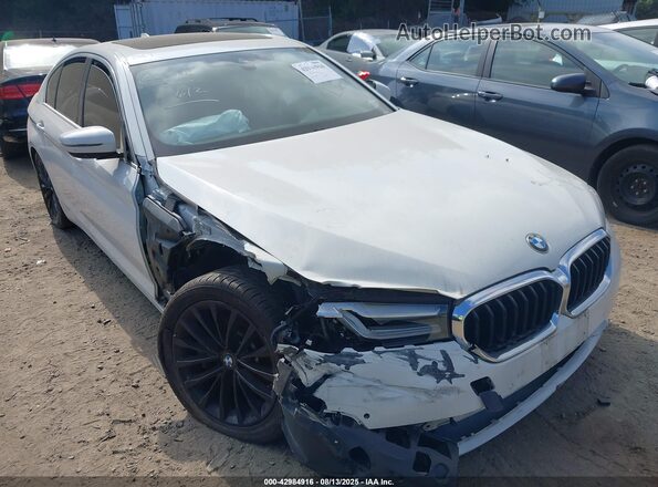WBA13BJ03MCF62890 2021 BMW 5 SERIES Белый Передняя правая четверть