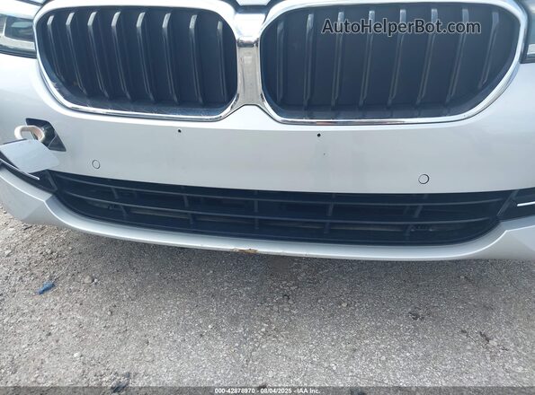 WBA13BJ09MCF80987 2021 BMW 5 SERIES Silver Widok z przodu