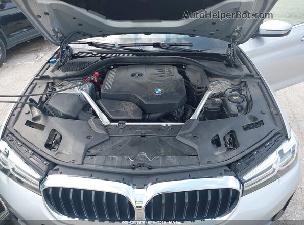WBA13BJ09MCF80987 2021 BMW 5 SERIES Silver Widok z tyłu