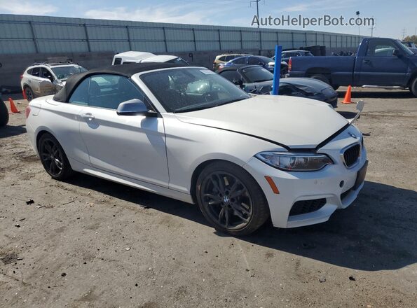 WBA2L1C3XHV666645 2017 BMW M2 White Front right
