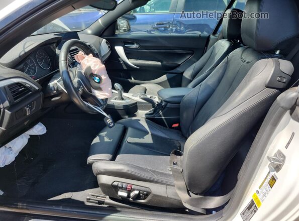 WBA2L1C3XHV666645 2017 BMW M2 White Front interior view