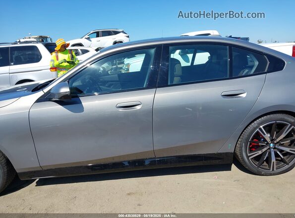 WBA43FJ05RCS89539 2024 BMW 5 SERIES Серый 