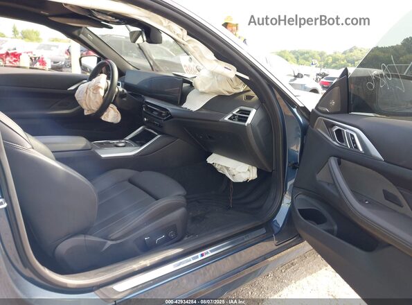 WBA83DA06SCT85384 2025 BMW M4 Blue Vista interior delantera
