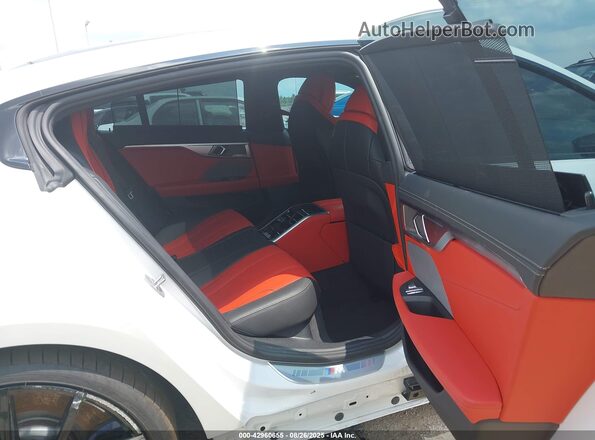 WBAGV8C00SCT29211 2025 BMW M8 White Вид наклейки з VIN-кодом