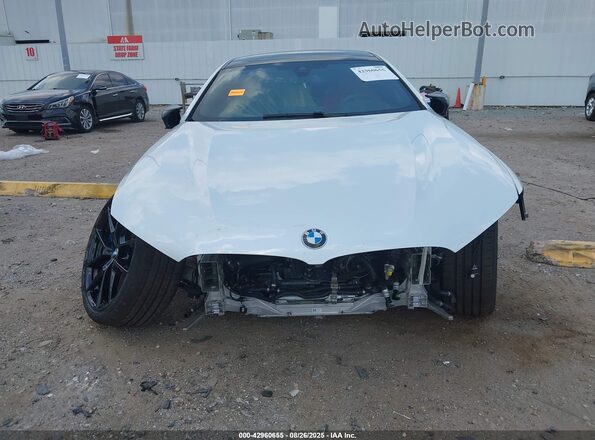 WBAGV8C00SCT29211 2025 BMW M8 White Вид задньої частини салону