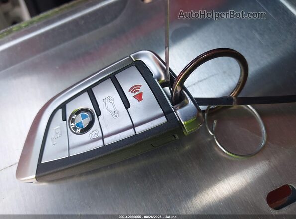 WBAGV8C00SCT29211 2025 BMW M8 White Вид панелі приладів