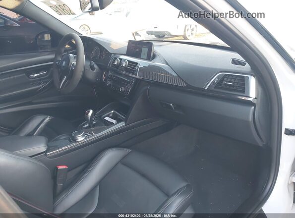 WBS8M9C5XJ5L71702 2018 BMW M3 White Vista interior delantera