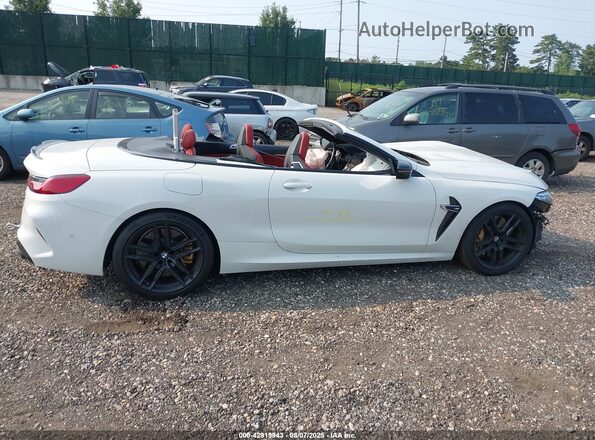 WBSDZ0C02LCD60498 2020 BMW M8 Белый Вид задней части салона