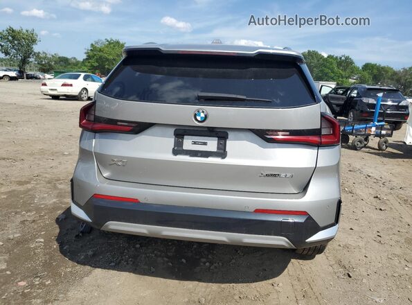 WBX73EF02R5Y97111 2024 BMW X1 Silver Հետևի տեսք