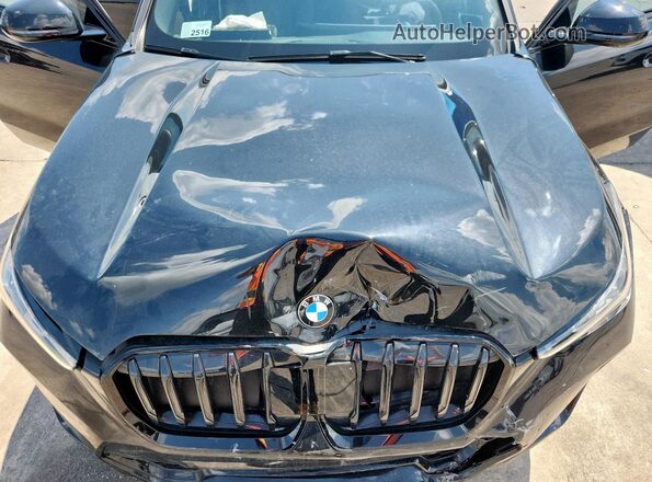 WBX73EF05R5Z55132 2024 BMW X1 Black ძრავის განყოფილების ხედი
