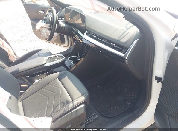 WBX73EF06P5X02446 2023 BMW X1 White Widok wnętrza z przodu