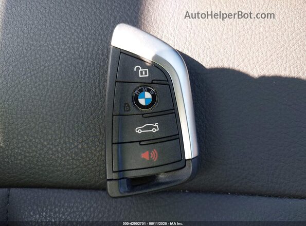 WBXJG9C04M5U32313 2021 BMW X1 Silver Առջևի վահանակի տեսք