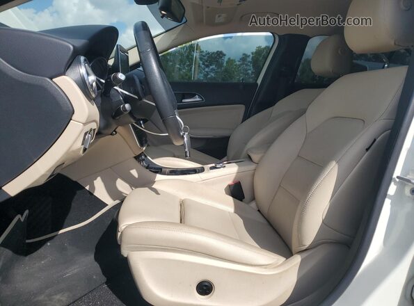 WDCTG4EB5HJ349892 2017 MERCEDES-BENZ GLA White წინა სალონის ხედი