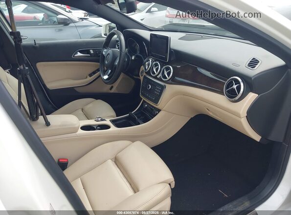 WDCTG4EB6GJ192419 2016 MERCEDES-BENZ GLA White Widok wnętrza z przodu