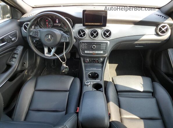 WDCTG4EB9JJ504210 2018 MERCEDES-BENZ GLA Black Vista del salpicadero
