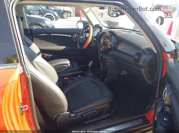 WMWXR3C00L2L55967 2020 MINI HARDTOP Оранжевый Вид салона спереди