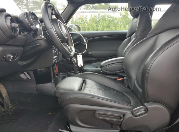 WMWXR5C03L2L53481 2020 MINI COOPER Red Front interior view