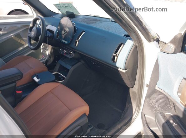 WMZ23GA02S7R96242 2025 MINI COUNTRYMAN Белый Вид салона спереди