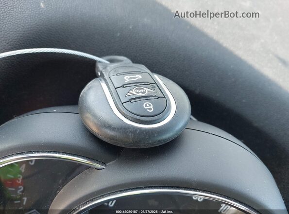 WMZYW5C09L3L06966 2020 MINI COOPER Black Dashboard view
