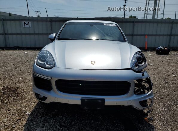 WP1AA2A25HKA83517 2017 PORSCHE CAYENNE Silver Widok z przodu