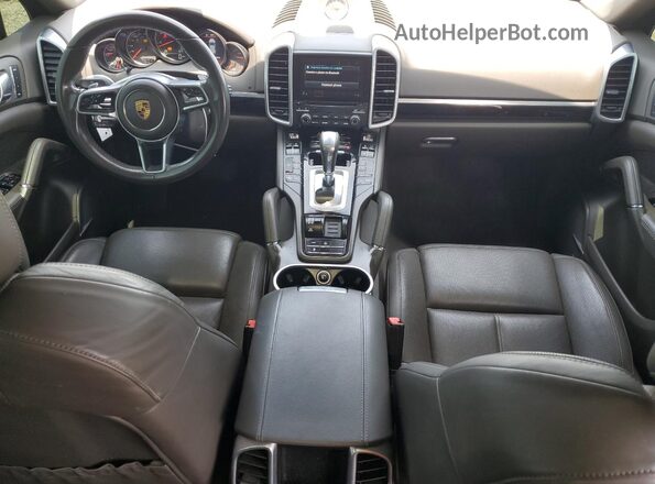 WP1AA2A25HKA83517 2017 PORSCHE CAYENNE Silver Widok deski rozdzielczej