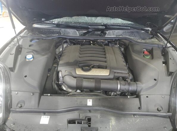 WP1AA2A27HKA86824 2017 PORSCHE CAYENNE Черный Вид подкапотного пространства