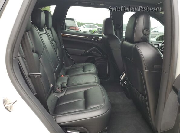 WP1AA2A28JKA00006 2018 PORSCHE CAYENNE White Vista interior trasera