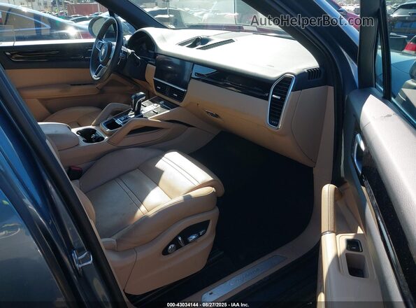 WP1AA2AY6LDA05488 2020 PORSCHE CAYENNE Blue Widok wnętrza z przodu