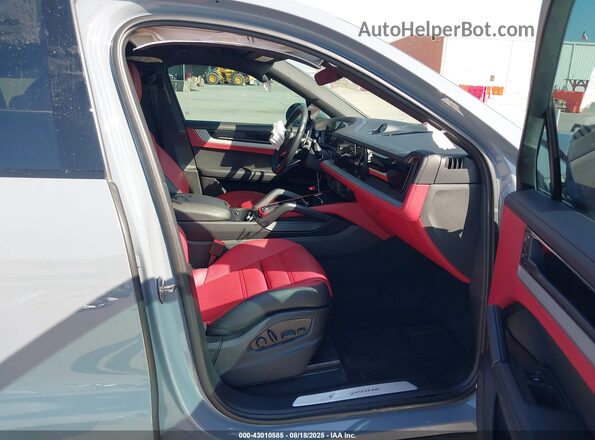 WP1BA2AY4RDA52869 2024 PORSCHE CAYENNE Серый Вид салона спереди