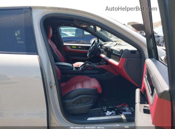 WP1BA2AY5RDA50967 2024 PORSCHE CAYENNE Gray Vista interior delantera