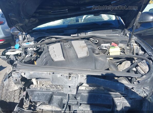 WVGEP9BP8GD000603 2016 VOLKSWAGEN TOUAREG Черный Вид сзади