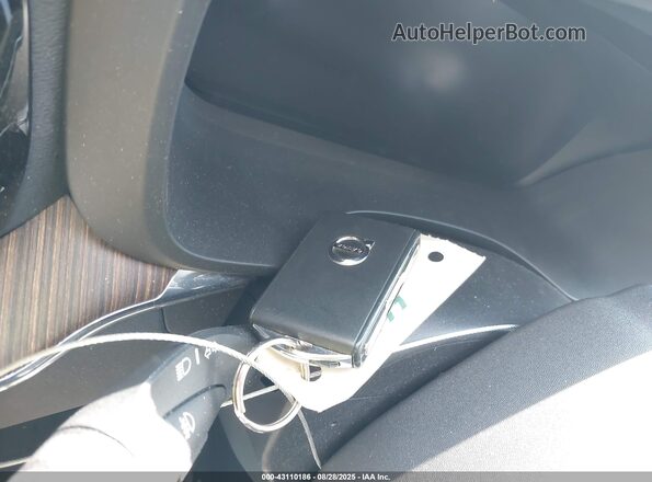 YV4102RK7M1864450 2021 VOLVO XC60 Серебряный Вид панели приборов