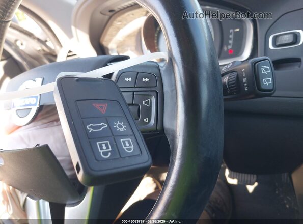 YV440MRU5H2039016 2017 VOLVO XC60 Black წინა პანელის ხედი