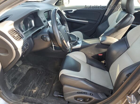 YV440MUM7H2004405 2017 VOLVO S60 Silver Front interior view