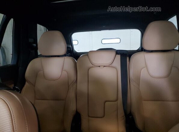 YV4A22PL3J1196356 2018 VOLVO XC90 White Vista de los asientos traseros