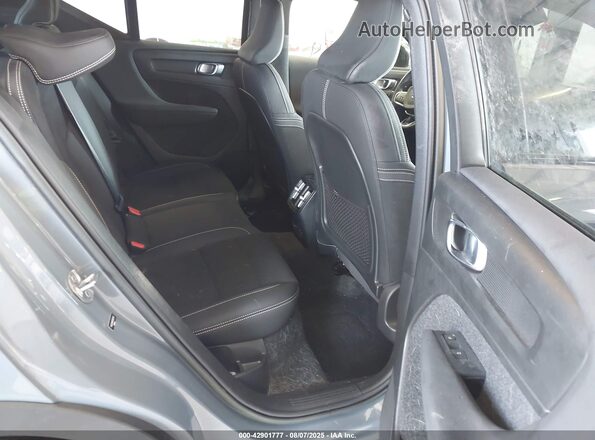 YV4ED3UMXP2087183 2023 VOLVO XC40 RECHARGE PURE ELECTRIC Gray Widok naklejki z numerem VIN
