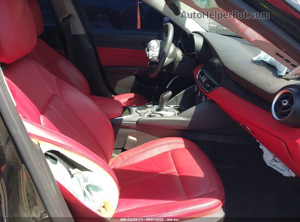 ZARFAMAN1L7636744 2020 ALFA ROMEO GIULIA Черный Вид салона спереди