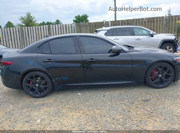 ZARFAMAN9L7625684 2020 ALFA ROMEO GIULIA Black Widok wnętrza z tyłu