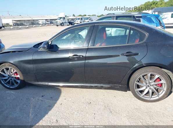 ZARFAMANXP7671028 2023 ALFA ROMEO GIULIA Black Widok wnętrza z tyłu