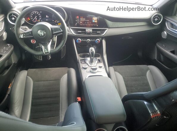 ZARFAMEV2R7688970 2024 ALFA ROMEO GIULIA Red Widok deski rozdzielczej