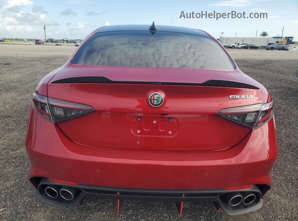 ZARFAMEV2R7688970 2024 ALFA ROMEO GIULIA Red Widok z tyłu