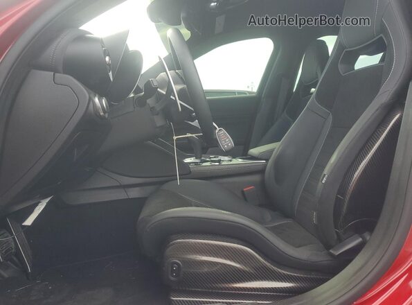 ZARFAMEV2R7688970 2024 ALFA ROMEO GIULIA Red Widok wnętrza z przodu